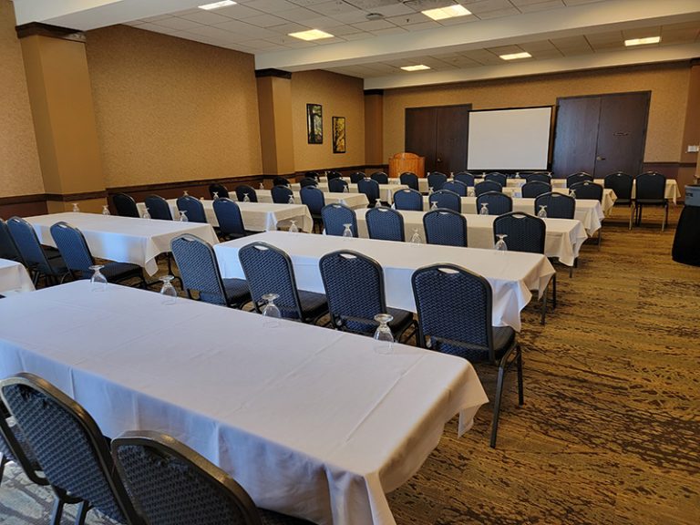 Clifty Room meeting area at Clifty Inn